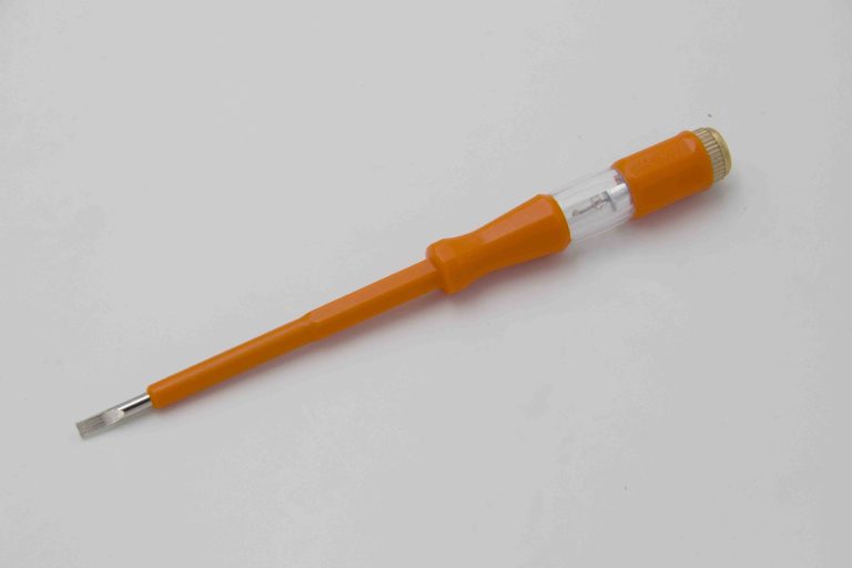 1805A Voltage Tester L