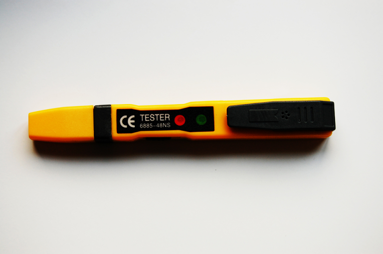 6885-48 Digital Voltage Tester L